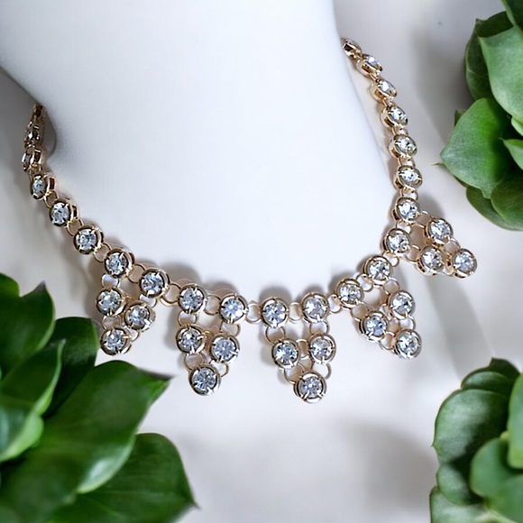 ✨ Crystal Encased Necklace & Stud Earring Set ✨ - Picture 9 of 16